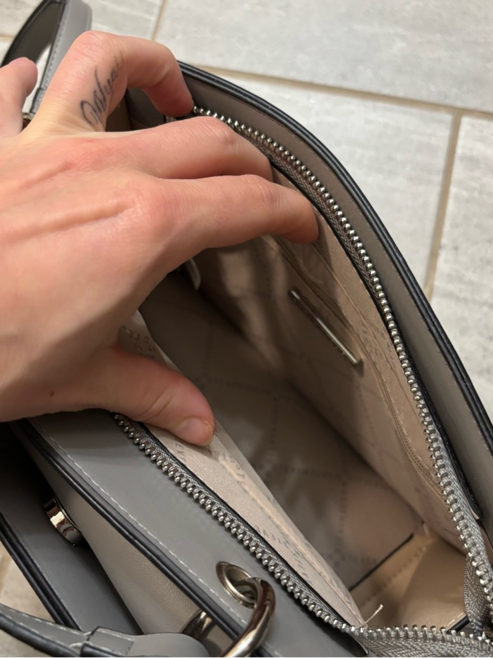 Steve Madden Evelyn Bag - Picture 9 of 14